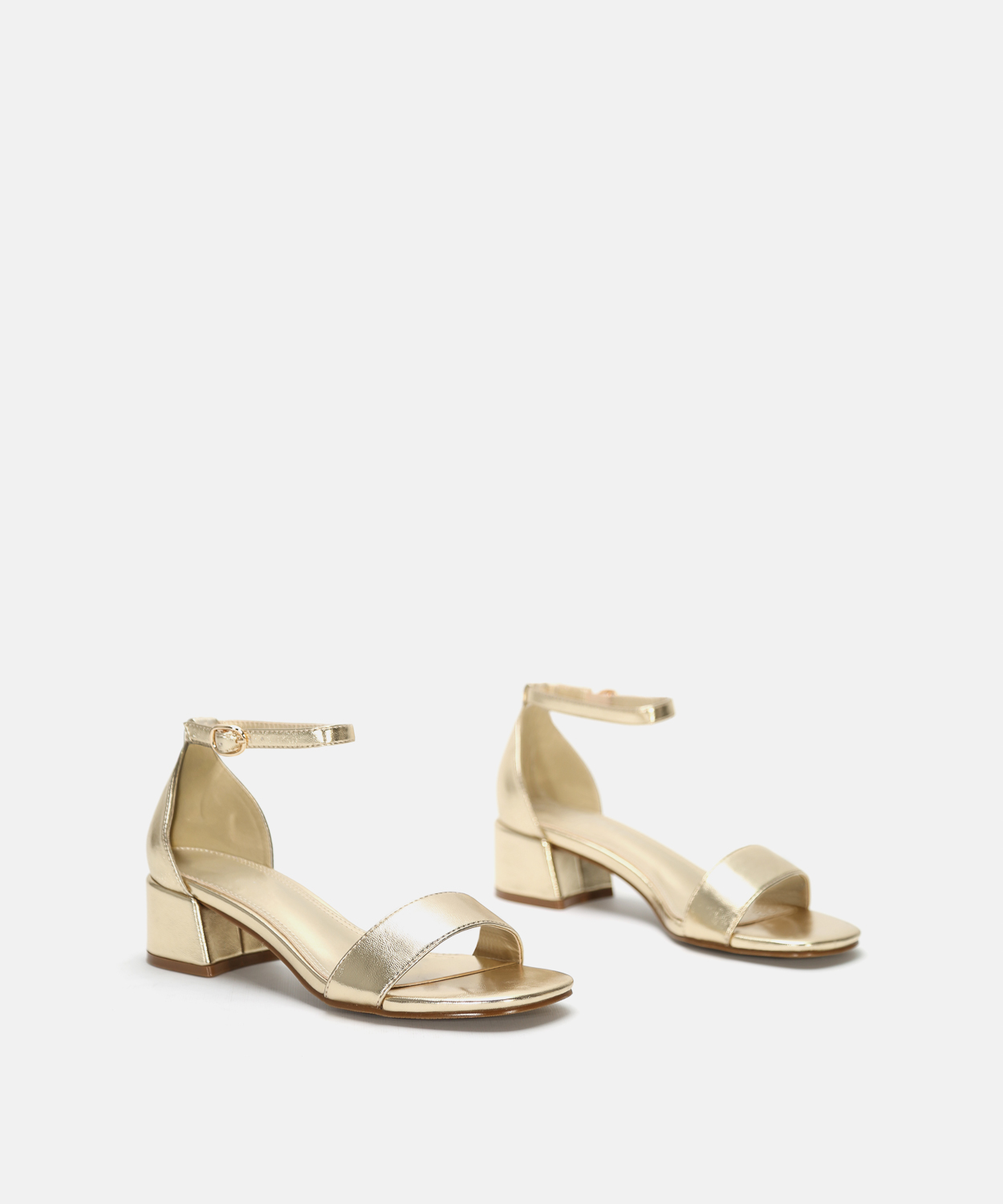 Sapato de salto destalonado em camur&ccedil;a image number null